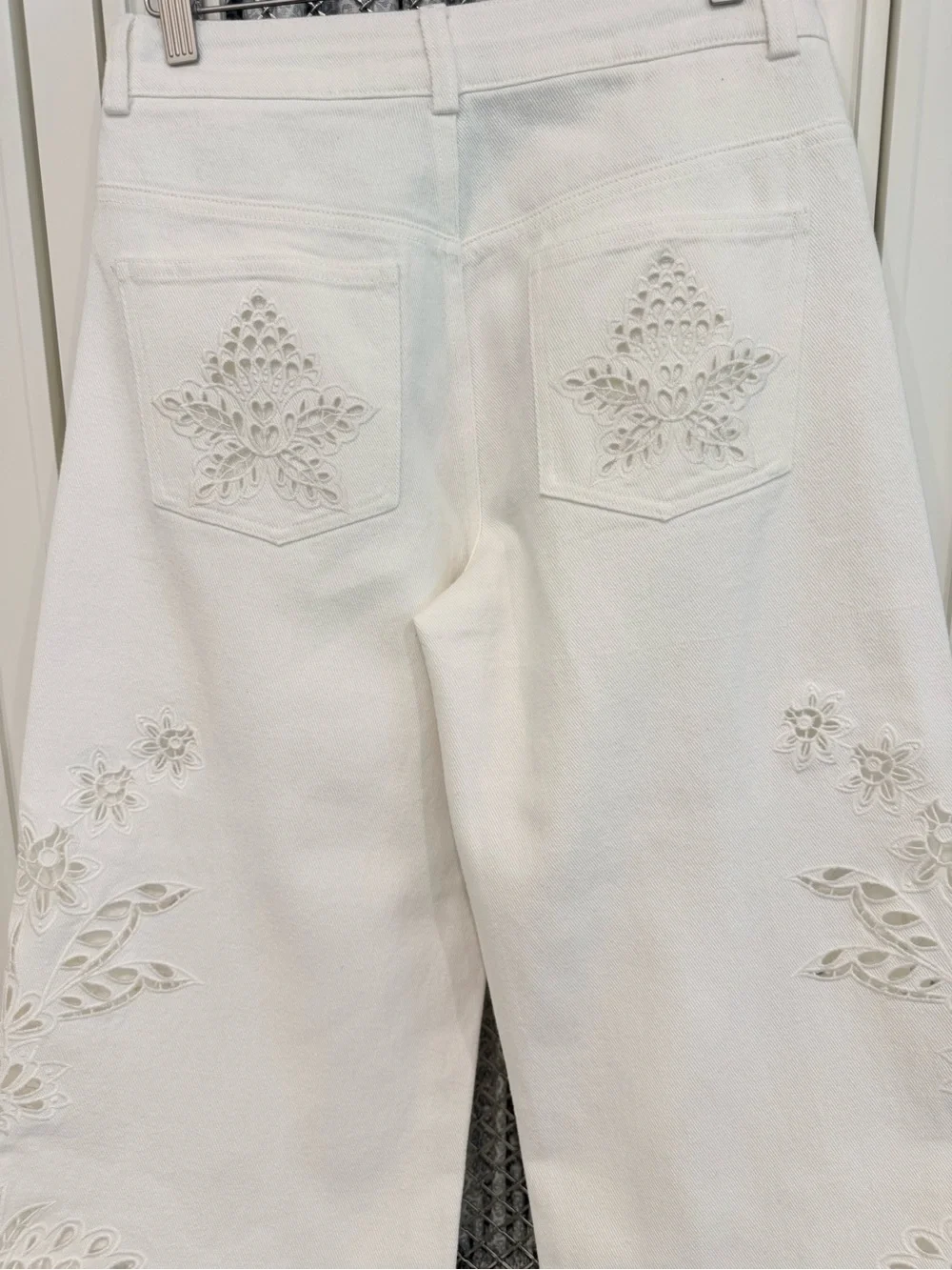 Farm Rio High Rise Embroidered Eyelet off-white Denim Wide Leg Pants - size 26 - Picture 10 of 13